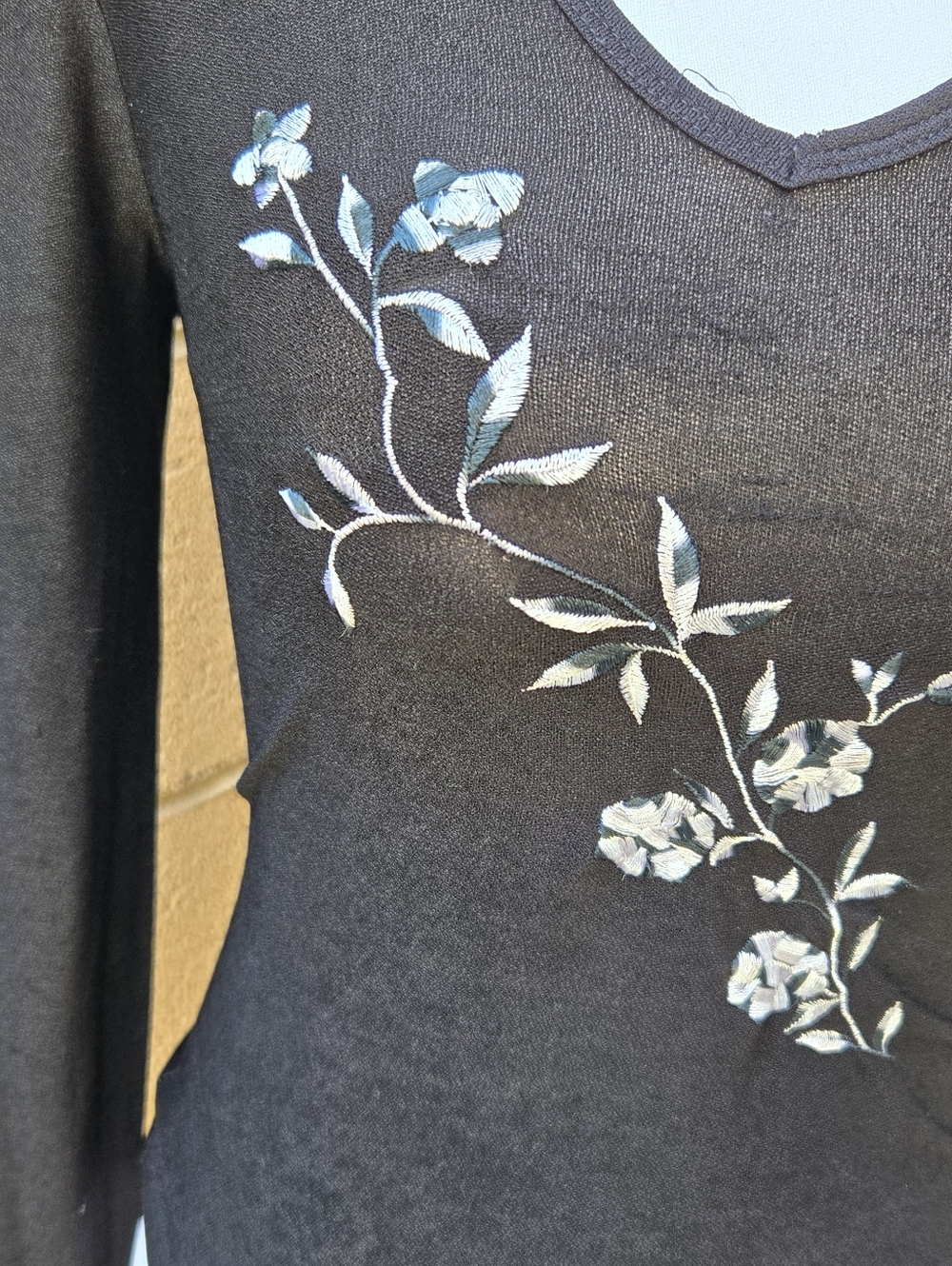 Toska Vintage Black Long-Sleeve V-Neck Top with White Floral Embroidery - Picture 2 of 6